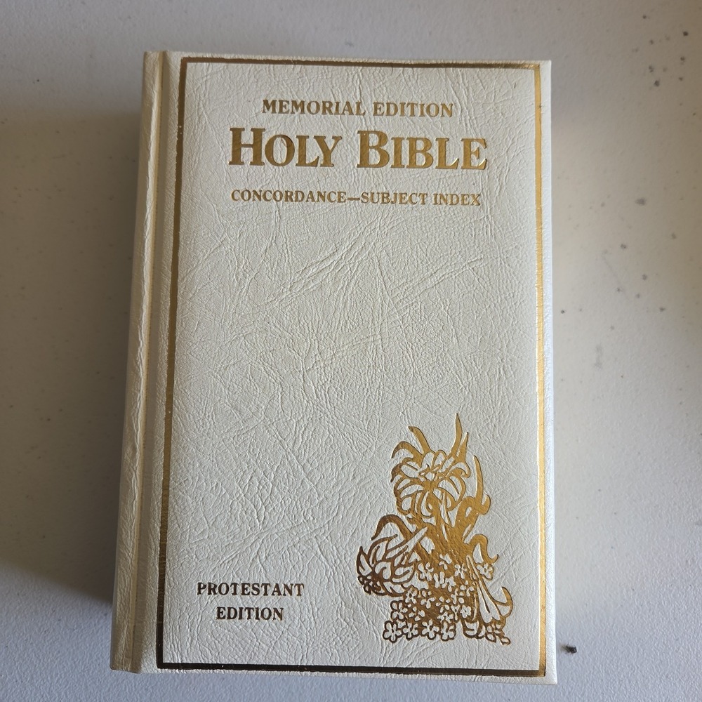 Memorial HOLY BIBLE Protestant Edition White Leather Concordance Subject Index